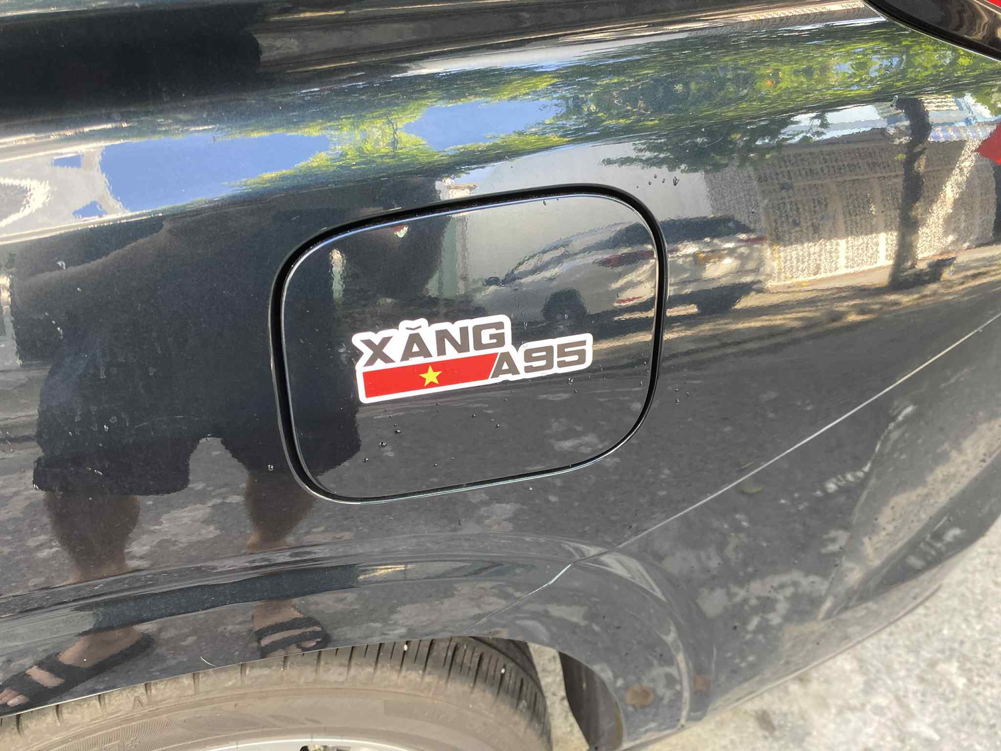 Sticker dán bình xăng A95 Innova Cross Sticker dán bình xăng A95 Innova Cross - Tránh đổ nhầm nhiên liệu